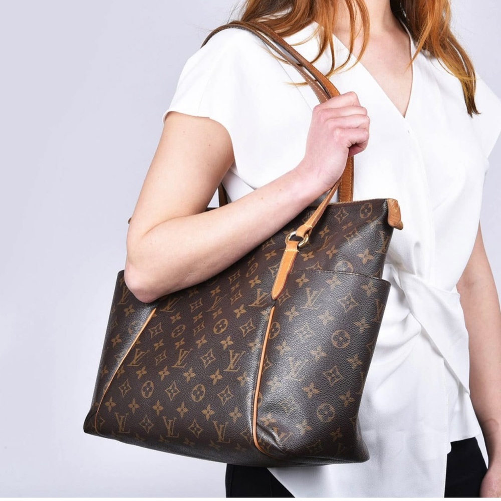 Beautiful, Authentic Louis Vuitton Monogram Totally MM Tote Bag